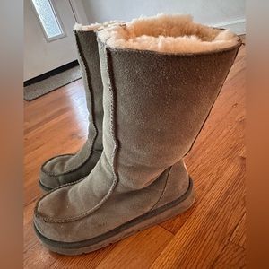 UGG boots S/N 5210 Size: US 6 EUR 37 sage green color Downtown sheepskin leather